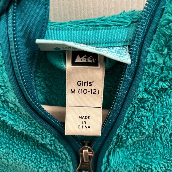 REI Girls’ Jacket. Size M (10-12). Green color and fuzzy texture. - Picture 4 of 6